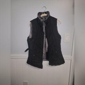 Reversible puffer vest